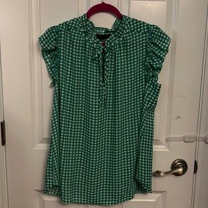 Cute flutter sleeve tank. 1x tie front gingham